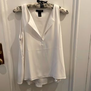White House Black Market White V Neck Sleeveless hi-lo blouse Size Small